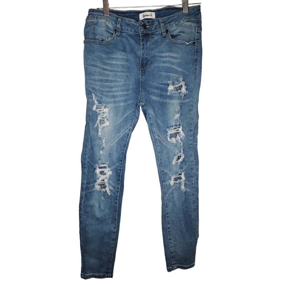 Between Us Blue Size 9 Distress Fitted Jeans